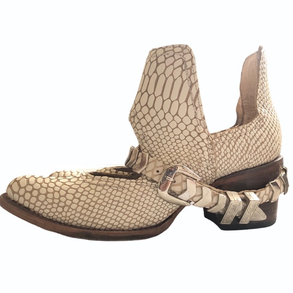 Freebird by Steven Shoes - ☀️FLASH SALE☀️Freebird By Steven SZ 8 White Snake Blade